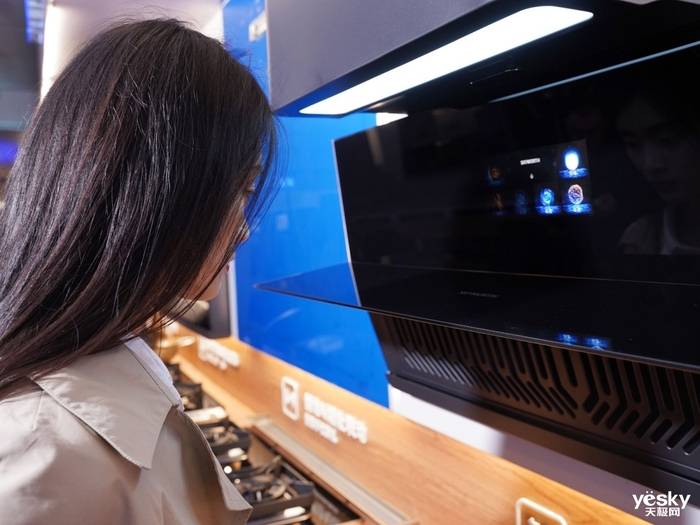 刀锋造型、超大吸力 创维薄镜6 Pro抽油烟机评测