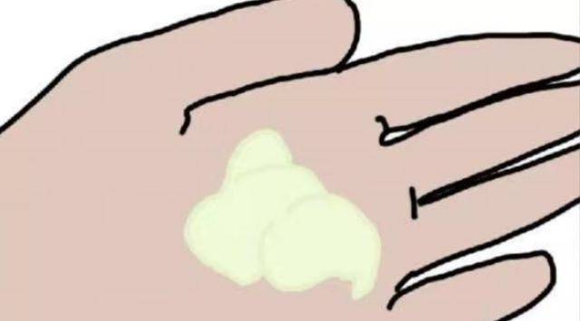 因为用护发素时多加一步，头发吹干了，发丝也滑得像牛奶