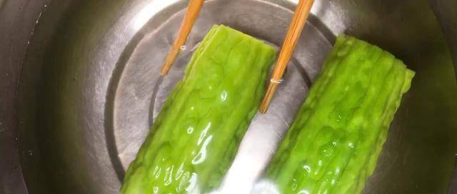 原创
苦瓜桂花蜜酿香蕉,做法简单既美容又败火,不懂怎么做减肥餐试试