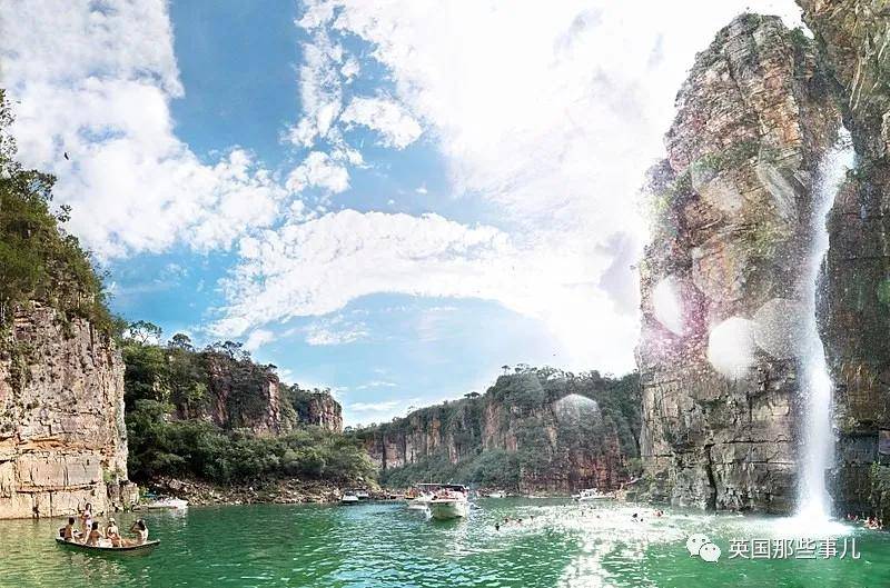 巴西湖边20米巨岩突然崩落砸烂游船！而早在2012年，就有人预言了这一天