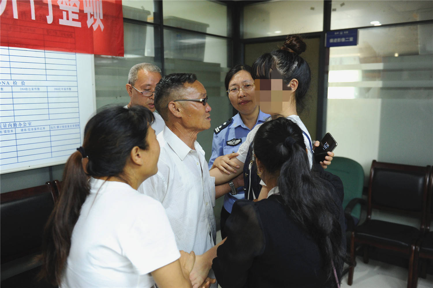 致敬人民警察节人民警察护人民重庆渝中公安一直在你身边