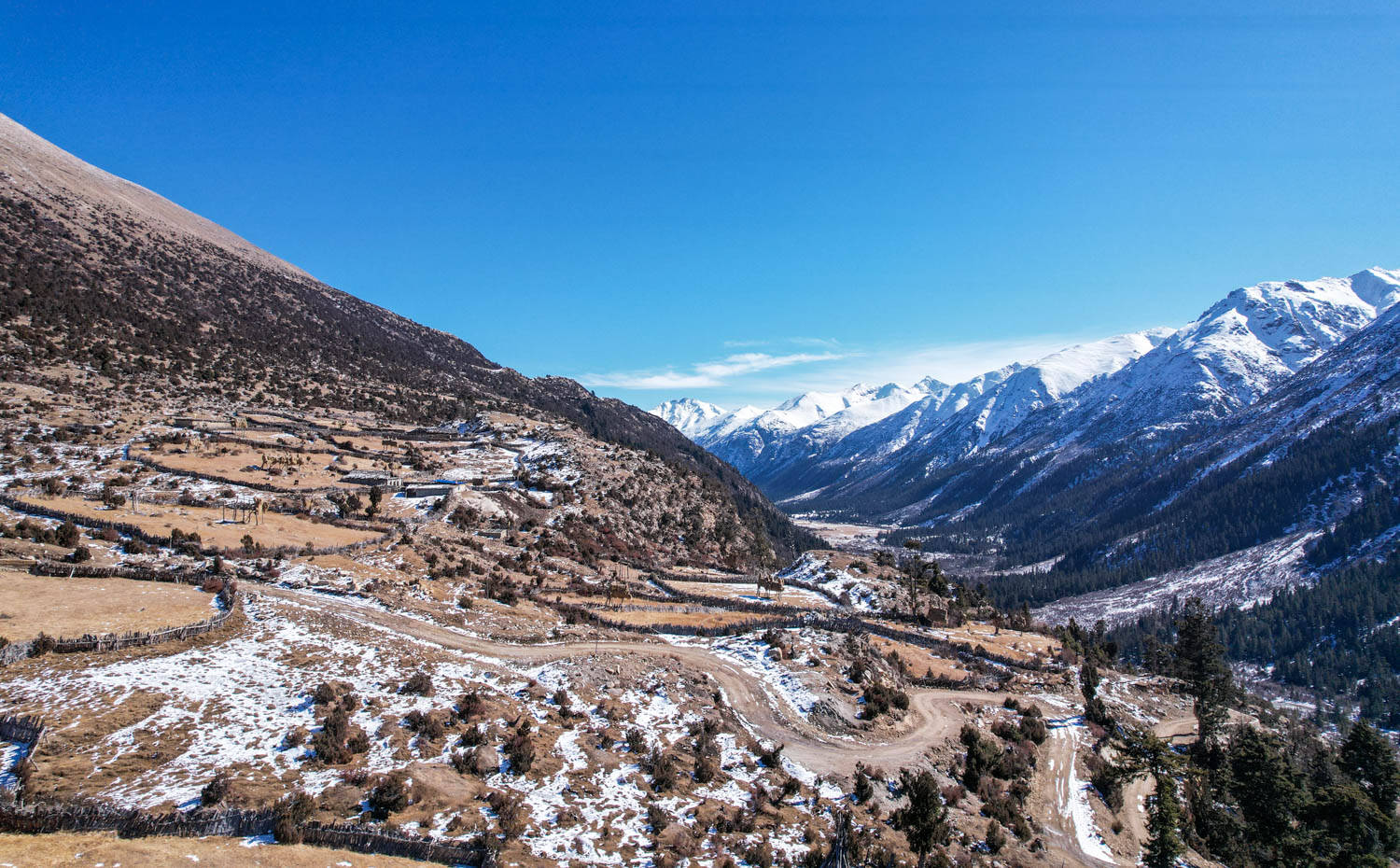 雪山|西藏昌都自驾游第14天：翻越雪山与结冰路，遇见世外桃源般的巴堆