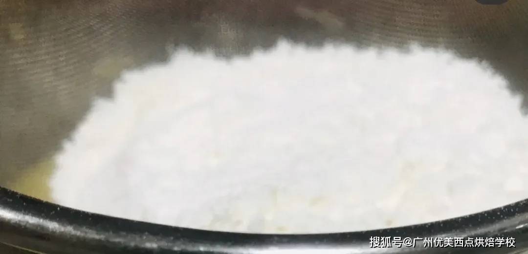 漂亮|新手小白必学的戚风纸杯蛋糕，一次成功不翻车，赶紧学起来吧