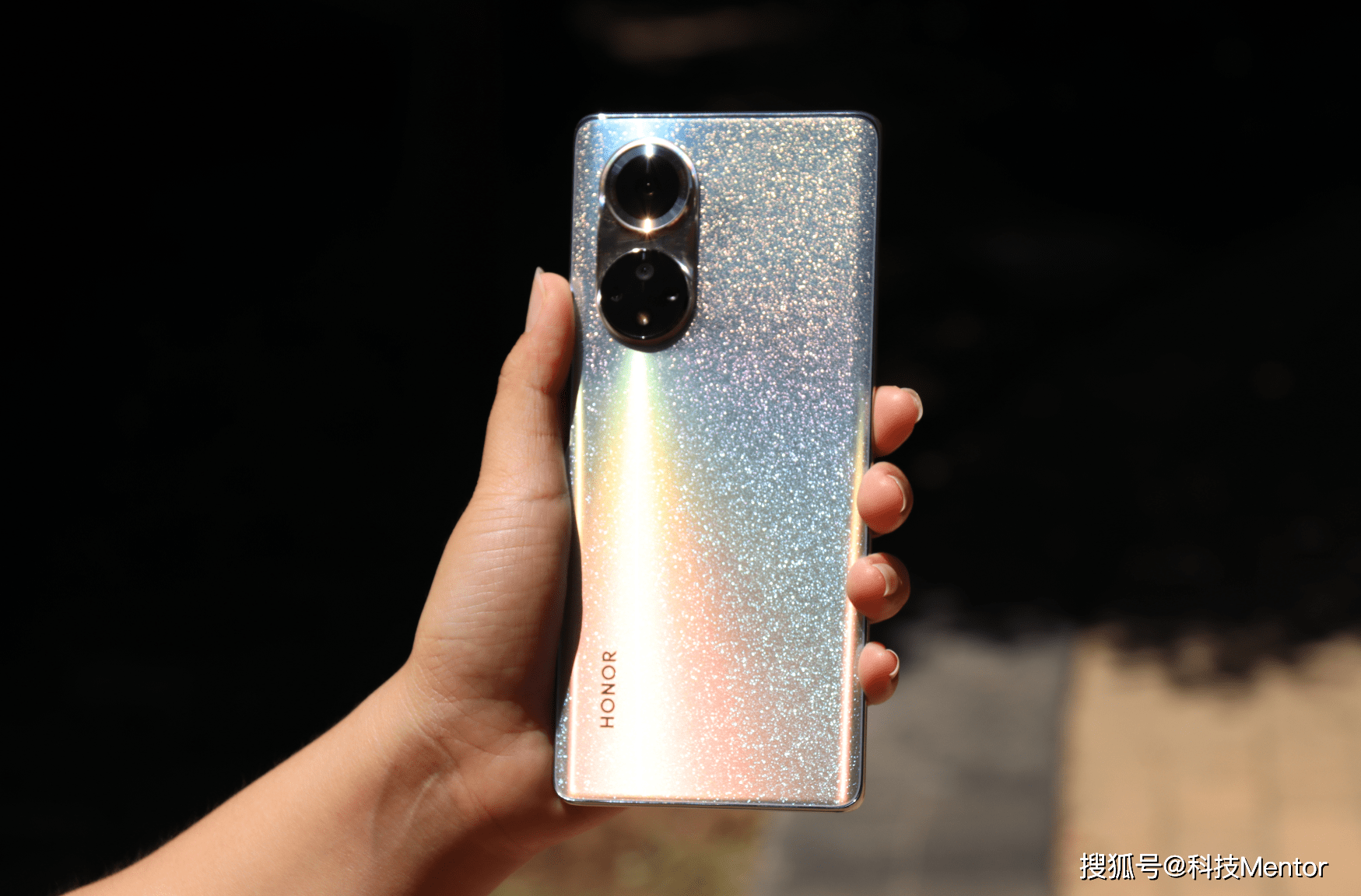 1月份手机别乱买，预算不超3000元，这三款老机比新机香！