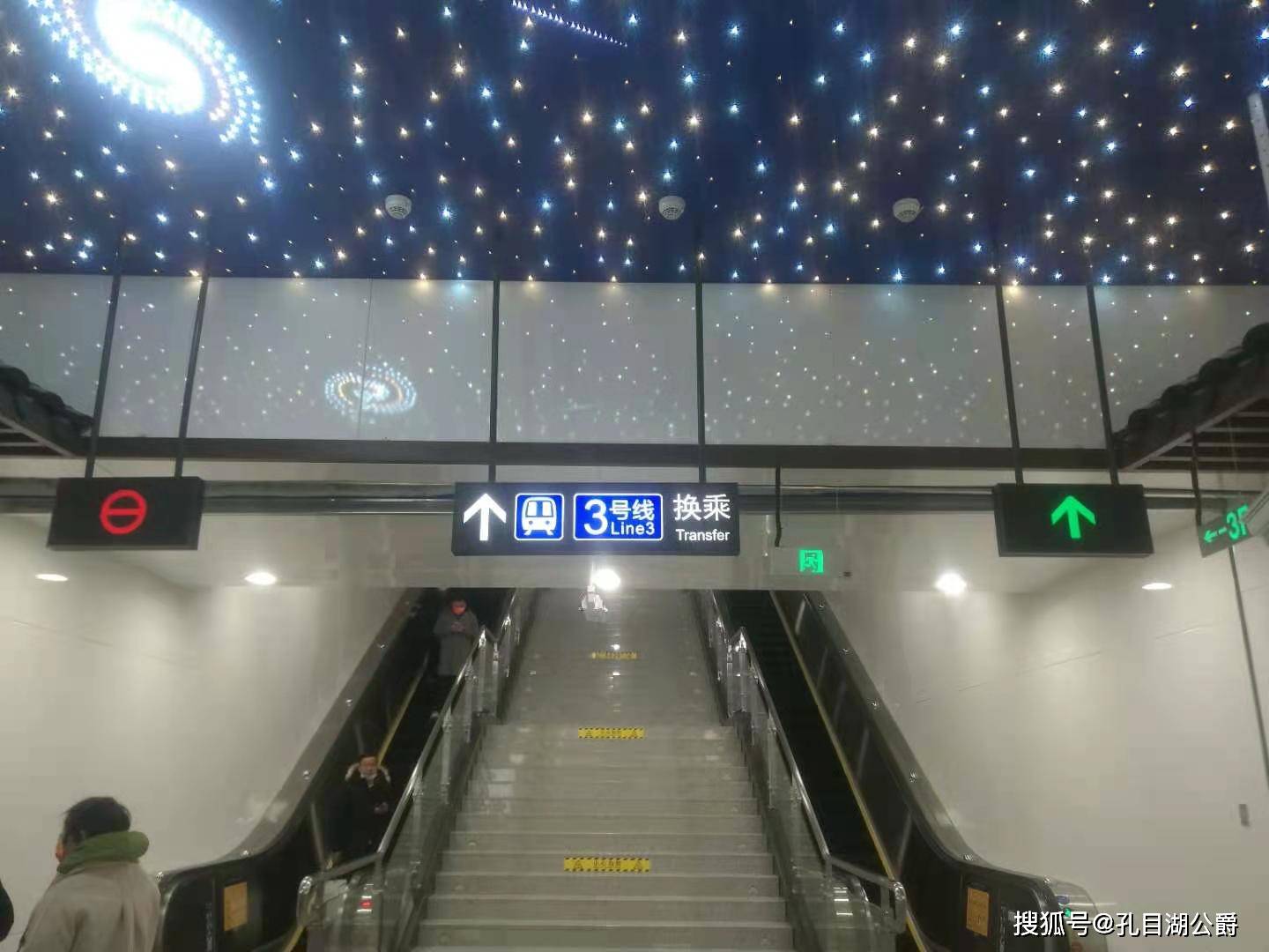 走进南昌地铁3号线就像到了太空