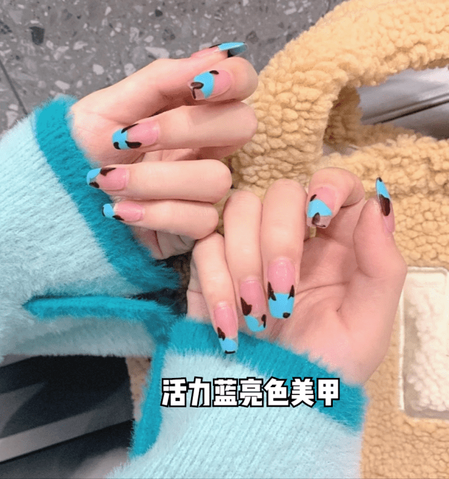 姐妹新年复古红美甲，小众款的高级配色，你值得拥有