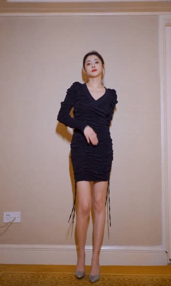 李心艾三个月瘦35斤,穿旗袍秀姣好身材,自信怼脸拍不惧死亡角度