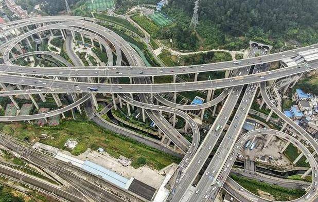 贵州“最复杂”的立交桥，导航沉默司机摇头，网友：像坐过山车