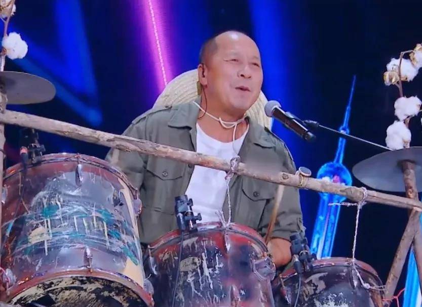 棉花|在达人秀又哭又笑,“补刀”谢霆锋:31岁闭关的邓紫棋,是真性情