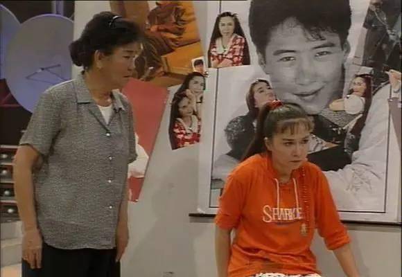 半文盲|赵丽蓉去世21年,“半文盲”逆袭成舞台女王,我们为何还在怀念她