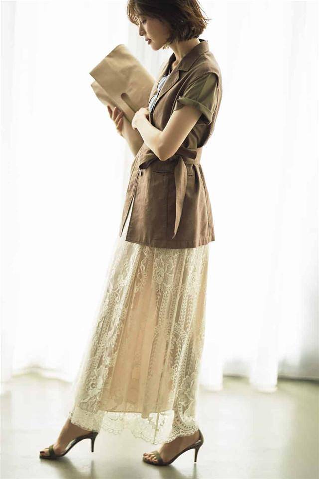 棉质 如何穿搭“蕾丝”装，日本40岁女士这样穿，优雅且时尚