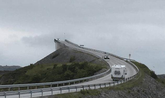 全球最会“骗人”的大桥？司机开到一半以为桥断了，不敢再往上开