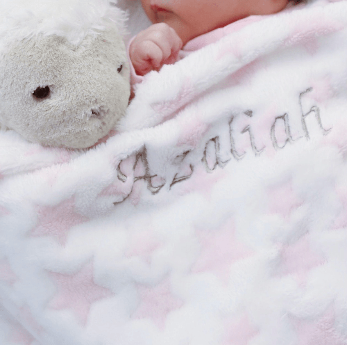 前tvb艺人陈嘉宝第三胎生女,丈夫开香槟庆祝,四年生了三个女儿_孩子