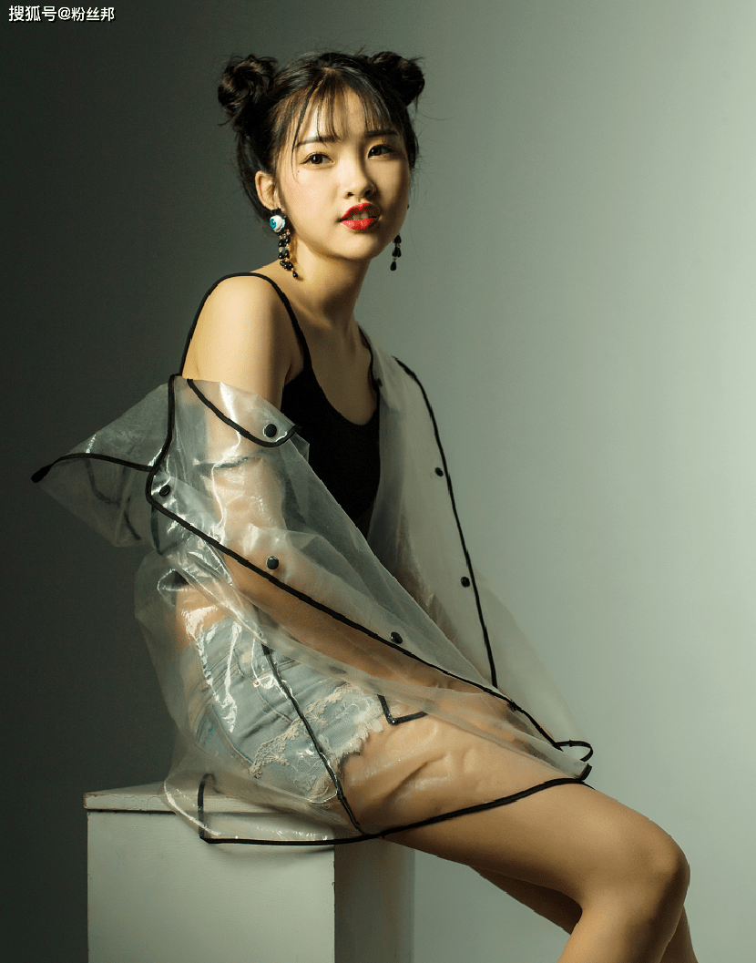 次惑小仙女怀孕5个月,首次直播晒孕肚,体重增加14斤仍不过百