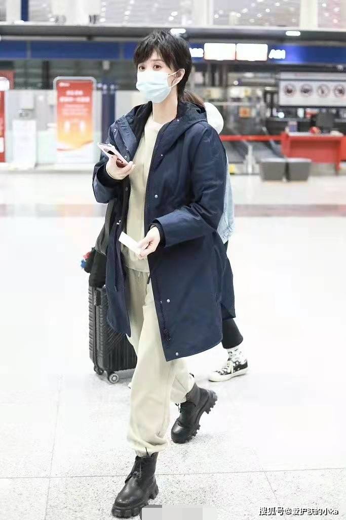 身材 别把大衣想得太“死板”,看看蒋欣的穿搭技巧,大衣也能高级洋气