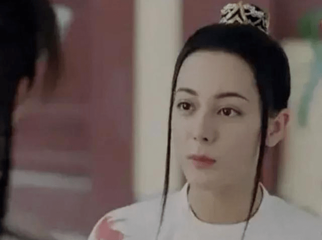 永久颜值忽高忽低的女星，鞠婧祎去掉半永久妆容，杨幂过度调整后遗症