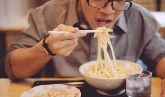睡眠|健身｜你正在吃错！最差的5种早餐、3种晚餐，伤肝伤身毁睡眠