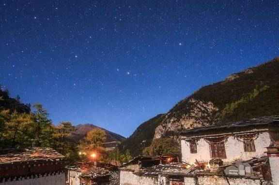 【赢咖4】在稻城亚丁的深夜 能够看见世界上最亮的星海