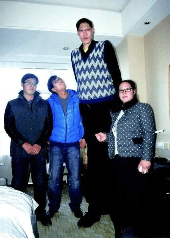 42米,22年前娶重庆姑娘,如今怎样了_姚明高_个头_因为