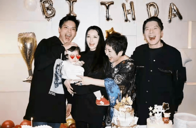 郭碧婷 郭碧婷38岁生日真隆重！穿一身黑气场不输向太，女儿继承奶奶美貌