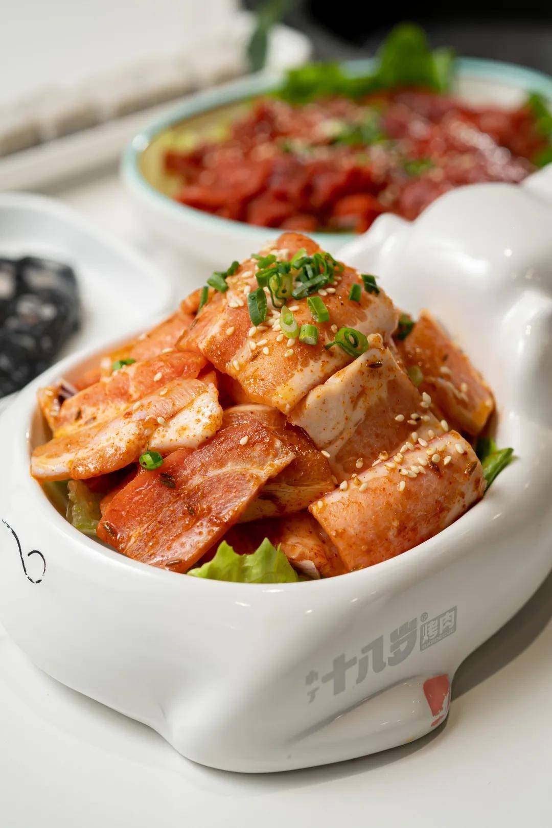 茶桶|从长沙飞来的18岁小鲜肉，只为陪我吃烤肉？