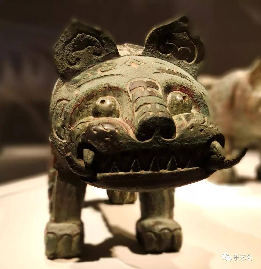 虎年赏虎第一弹:青铜虎专题之乳虎啸谷篇_猛虎_战国_新干县