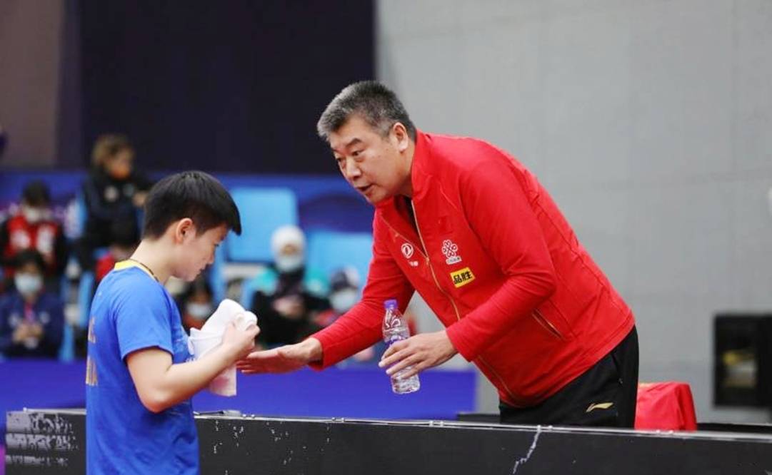 孙颖莎,刘国梁又出手了,李隼说到做到,亲自给她当陪练_莎莎_训练_教练