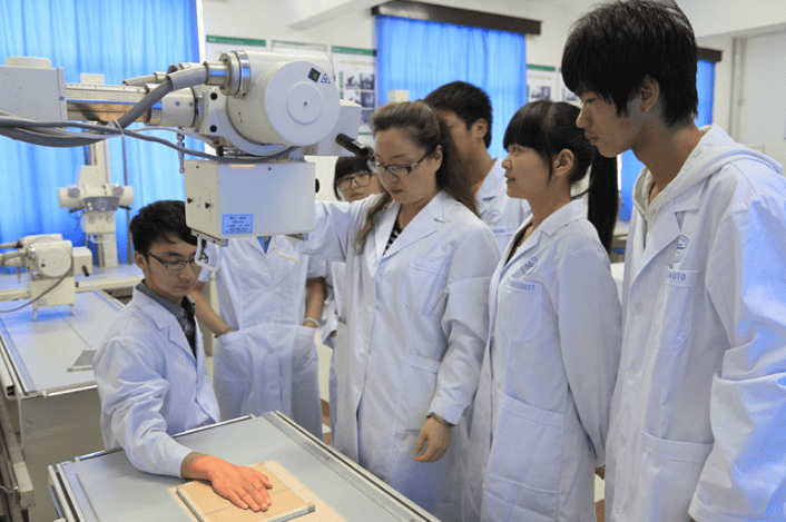 原创医学类专业前景排行榜临床医学降至第4榜首热度持续上升