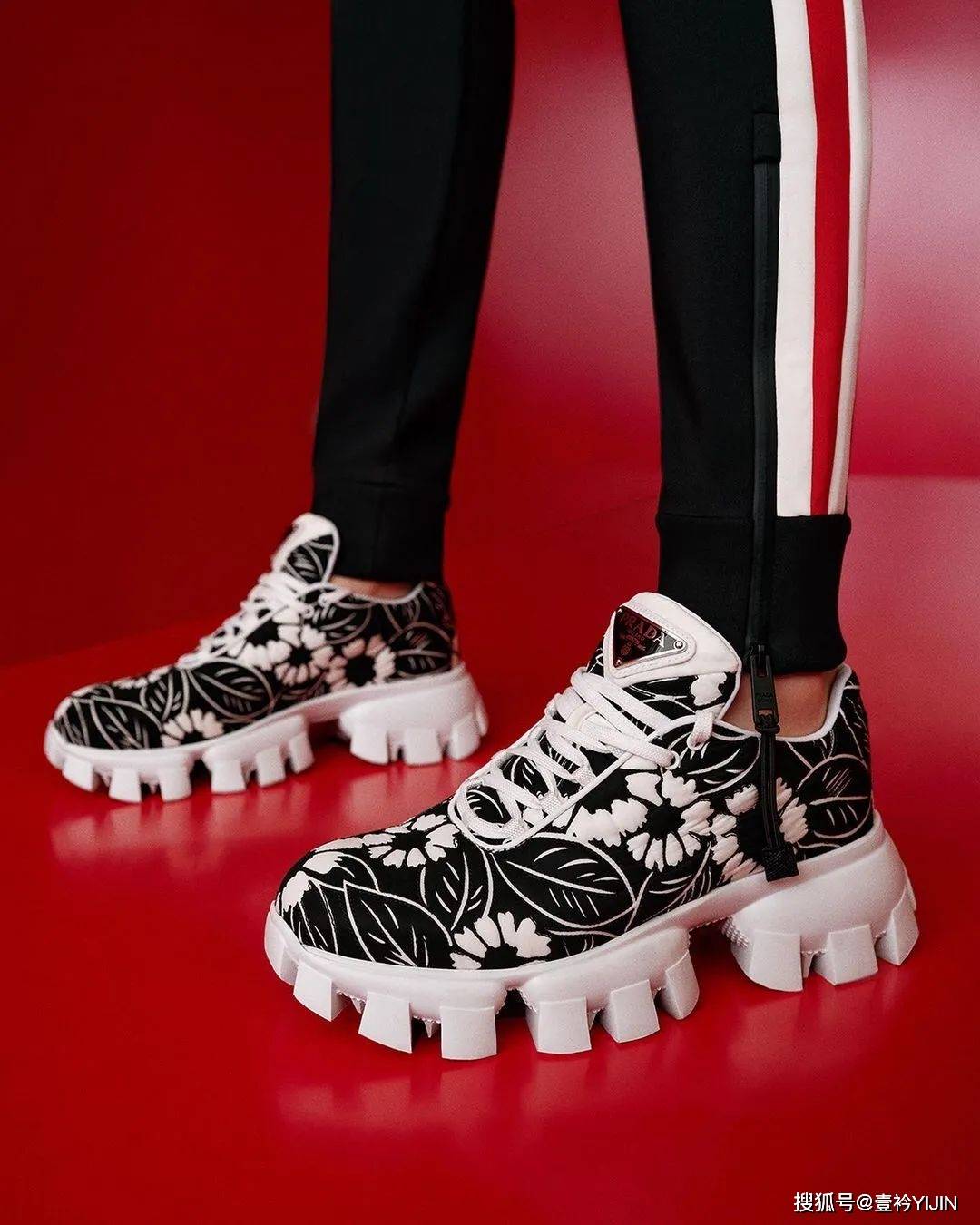 �ݳ�Ʒ����֮��Ļ����޶�PK,˭Ӯ��?