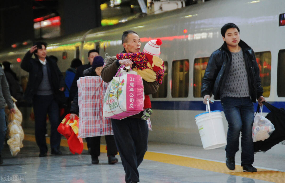春运期间,农民工乘高铁和快车回家,哪种人的人数最多?
