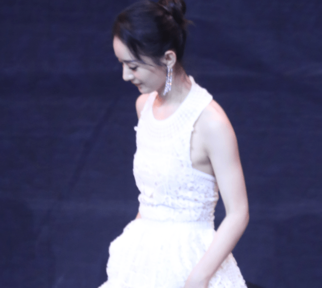 赵丽颖高跟 5e4b305bf1714571be4aa3b0e5bb28b6.png