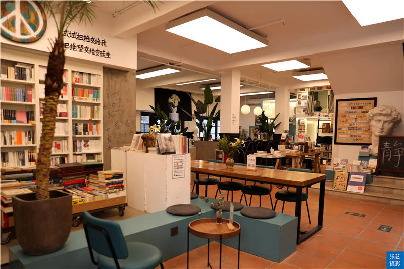 书本上|广州荔湾湖公园藏着一个可以睡觉的书店，这家书店再造一个乌托邦