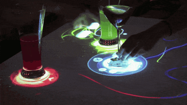 震撼开场!特殊时期,黑科技让年会有了更多选择!