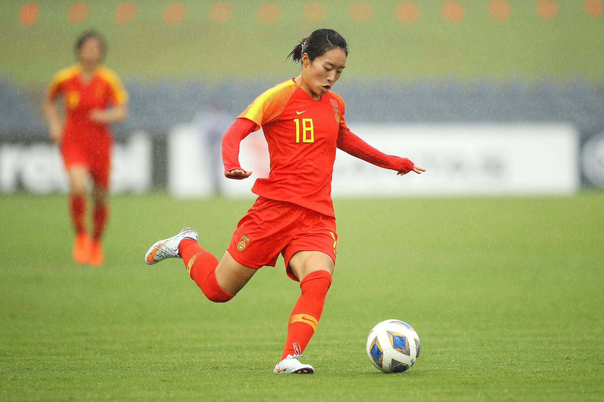 原创31岁女足国脚获亚足联点名表扬曾上演单场9球神迹目标夺冠