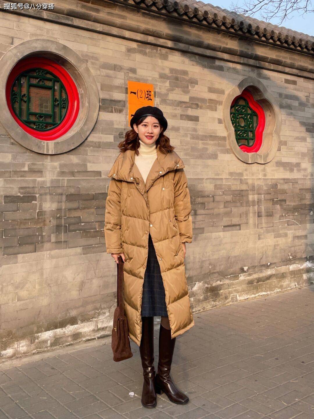 进行 轻熟女性冬天不要瞎打扮，试试这些长款羽绒服，简约利落又保暖