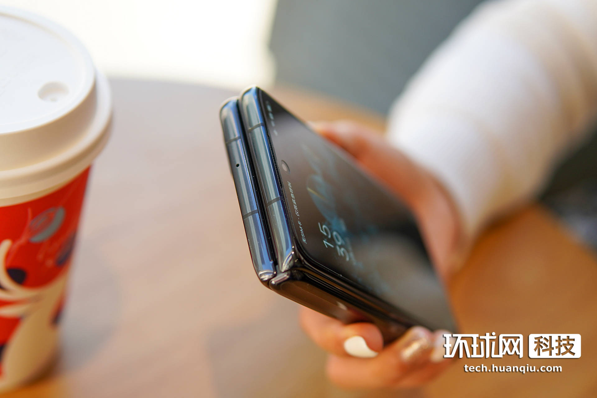 OPPO Find N 图赏：开则视野广阔，合能一手掌握