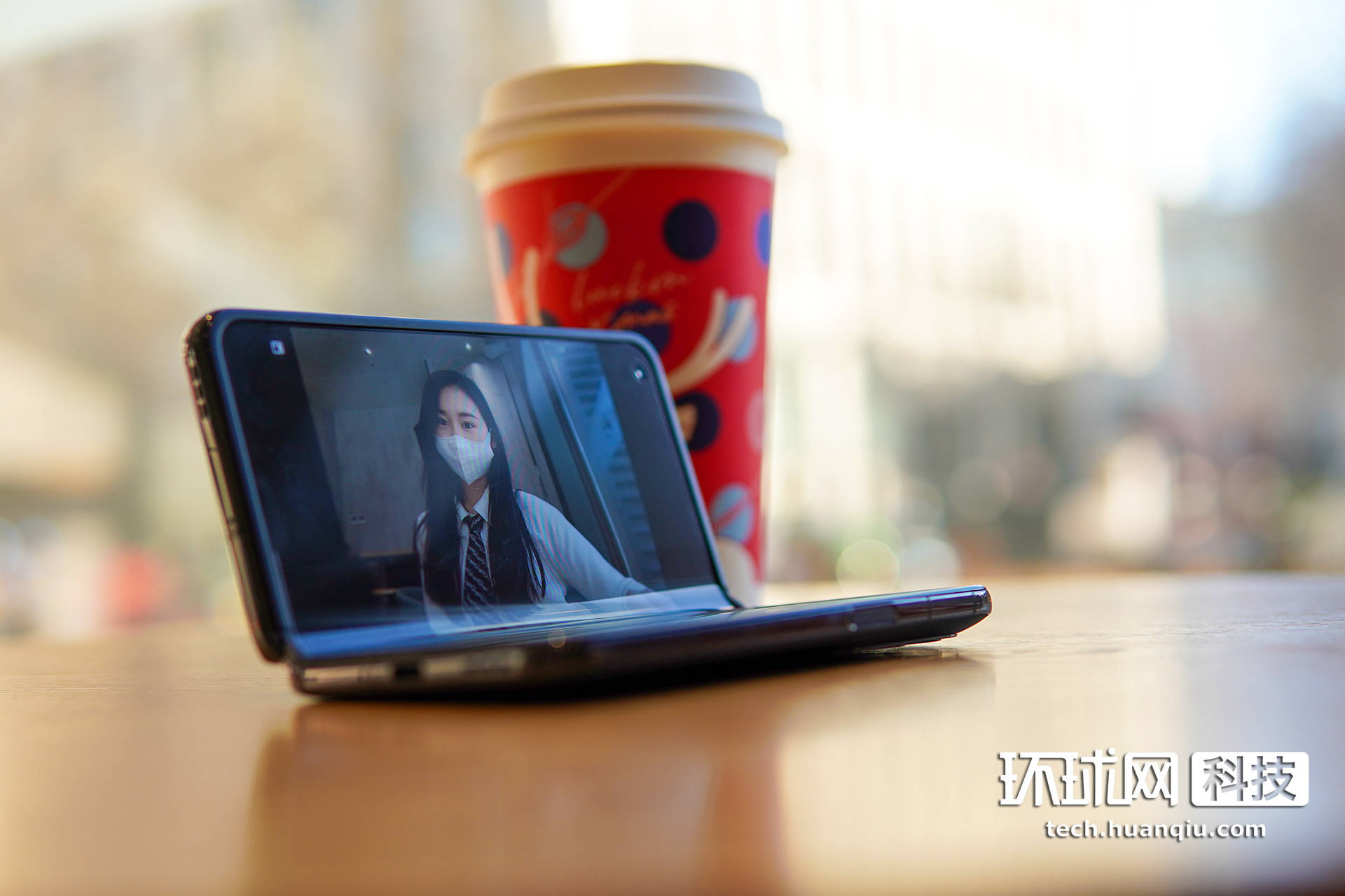 OPPO Find N 图赏：开则视野广阔，合能一手掌握