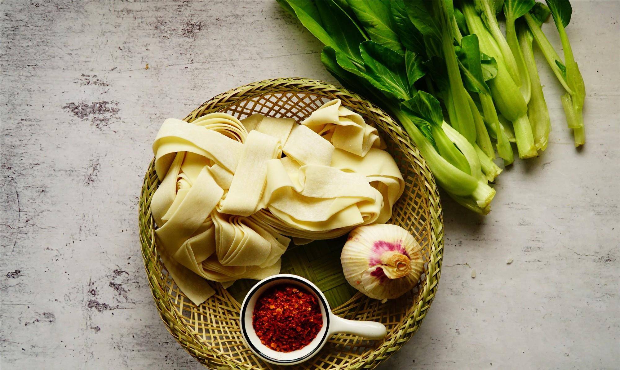 蒜什么时间浇 ad35b219e0a443349a4a75370bddf800.jpeg