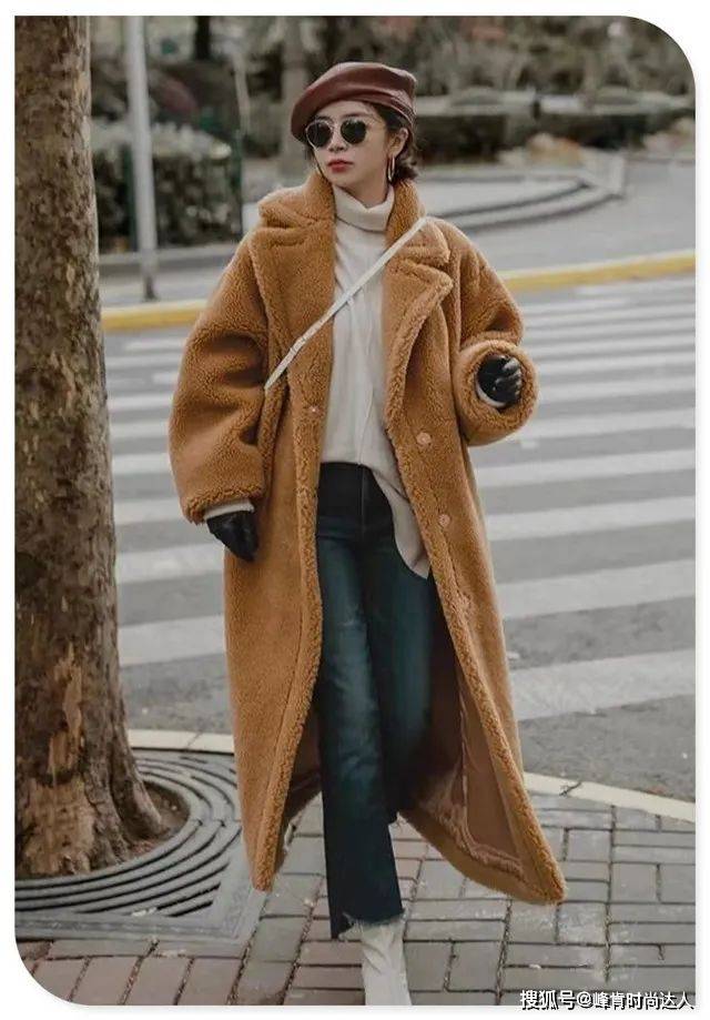 颜色 今年秋冬有种流行色叫“焦糖色”，温暖又气质，三木都很爱穿