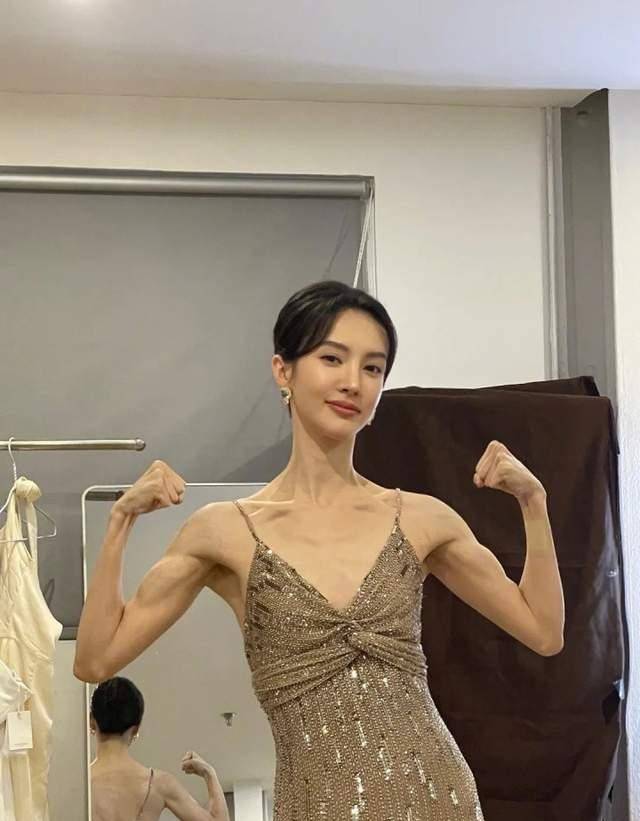 对比 瘦成“排骨”真的好看吗?周冬雨、马思纯同框对比,还是胖点好看