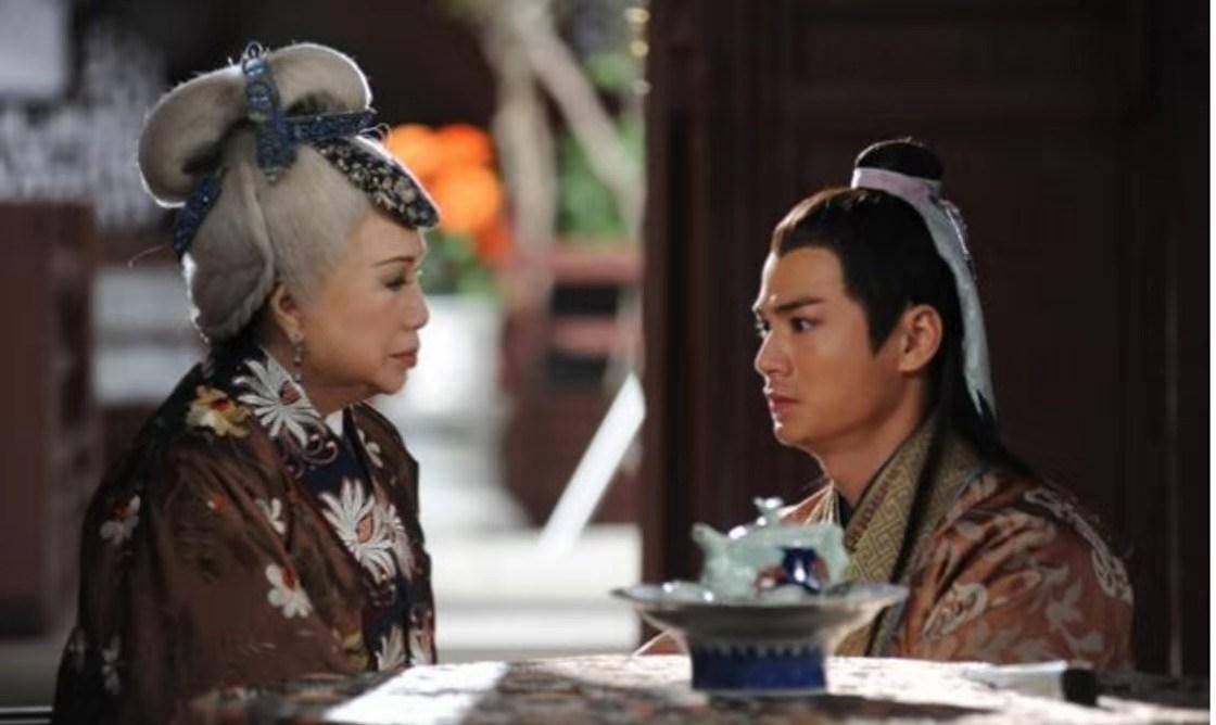 赛金花》中均饰演慈禧太后。《醋娘子》中饰演钱太君,是罗仲谦的祖母。