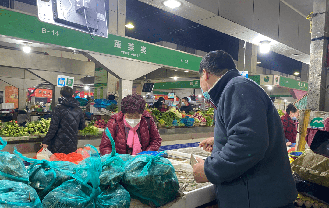 毛笔|菜场里的鱼老板，绝了！前头是梦想，后头是生活