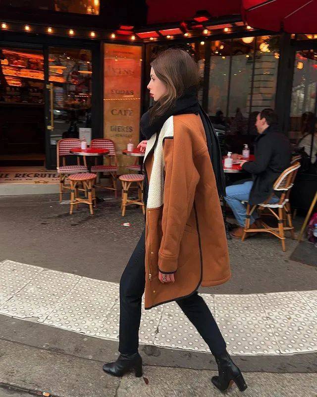 棕色 Solene Lara用穿搭表现出内敛的法式诱惑|博主推荐