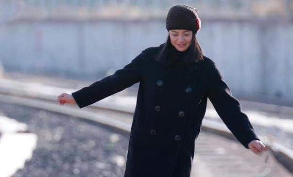 廓形 周韵综艺首秀,戴奶奶帽暴露年龄却没翻车,43岁还能成颜值担当