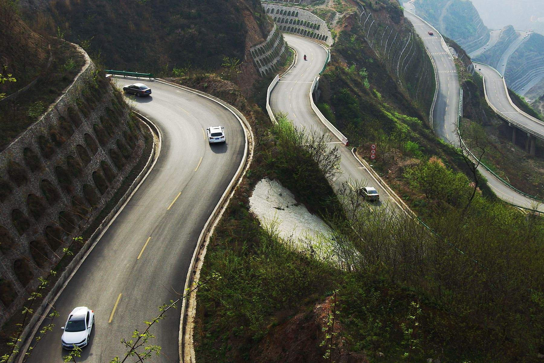 盘山小路图片