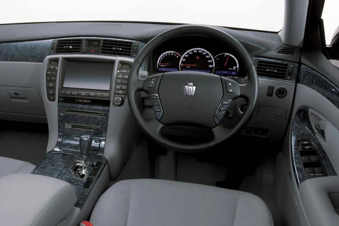 第15代皇冠重回中国不合资只进口你会选它吗