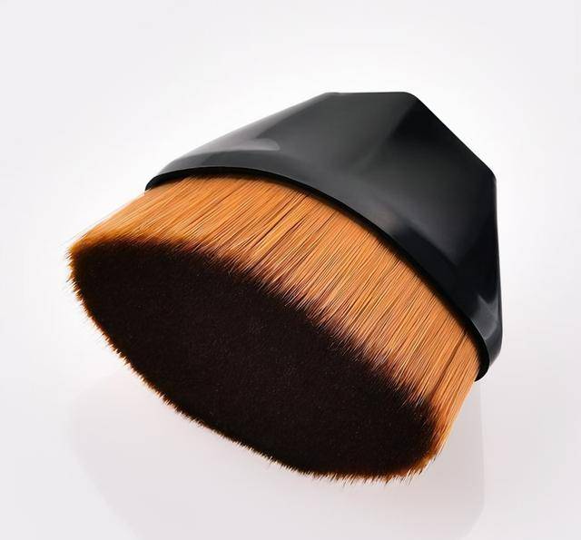 杨颖为何化妆师给明星上妆用“粉底刷”较多?看到妆容效果后明白了!