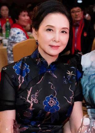 杨春霞|《西游记》美女今昔对比图：白骨夫人满头白发，嫦娥依旧美艳动人