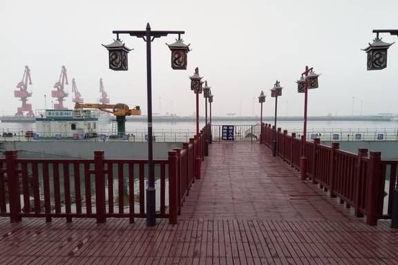 天津滨海鲤鱼门景区：这个季节比较冷清，天暖和了会受欢迎