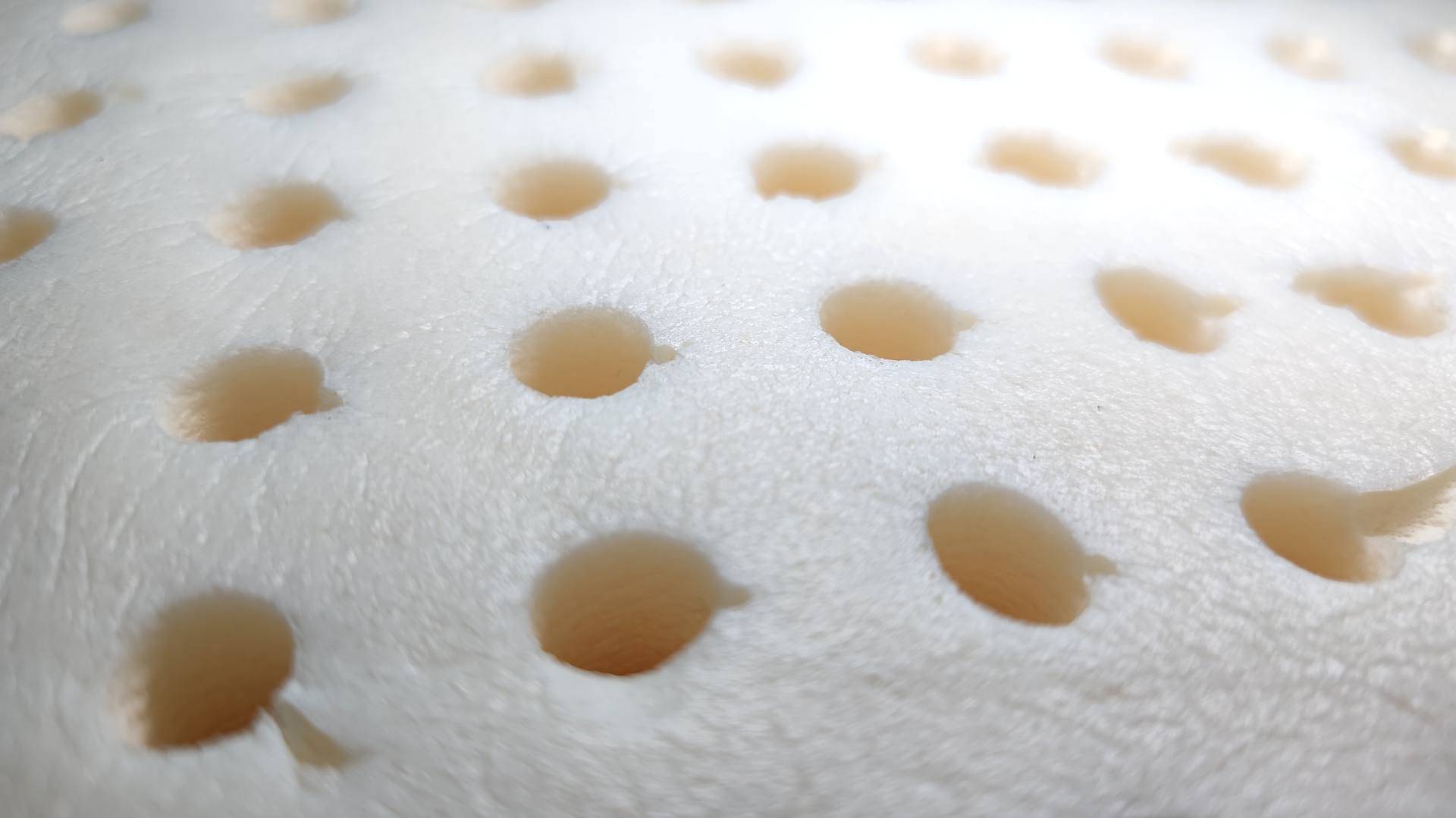曲线不贵 好用的天然乳胶颗粒枕
